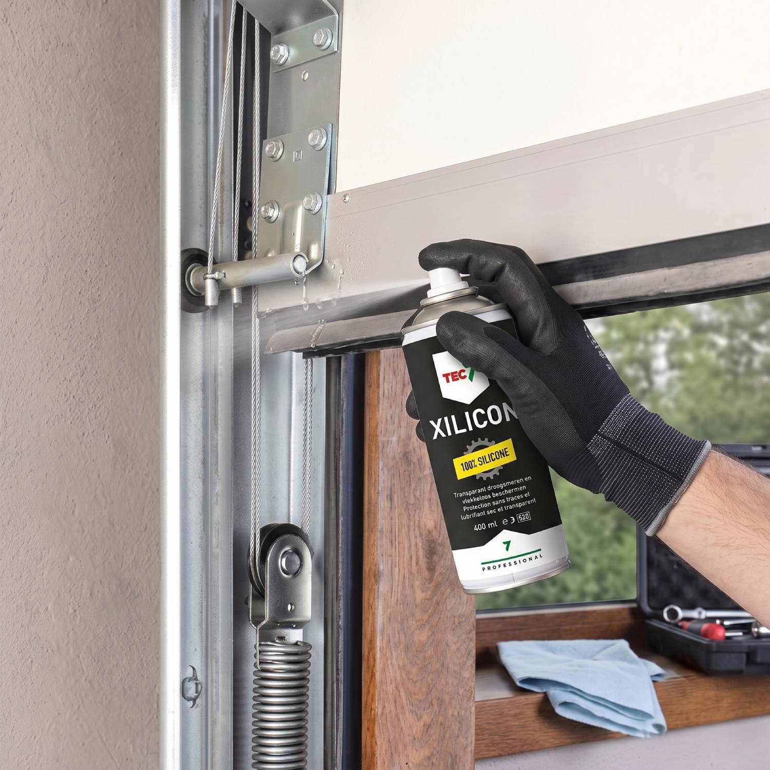 ENTRETENIR SA PORTE DE GARAGE RÉSIDENTIELLE